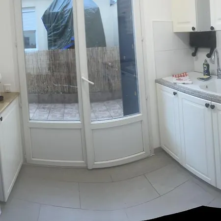 Appartement- Studio Avec Terrasse Gagny Exterior photo